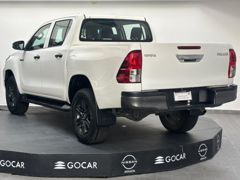 Toyota Comerciales Hilux Pick-Up 4 pts. SR, Doble Cab., TM5, a/ac., VE, RA-17 2023